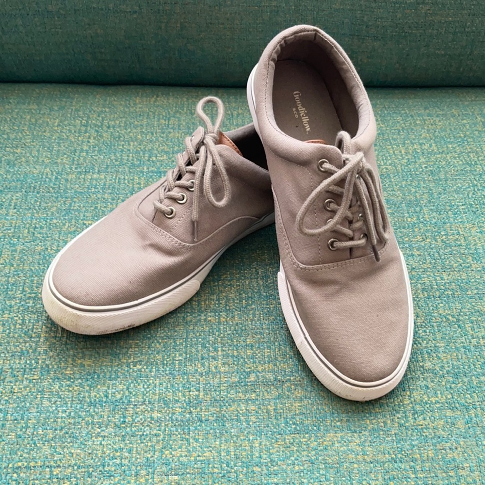Men's grey canvas shoe